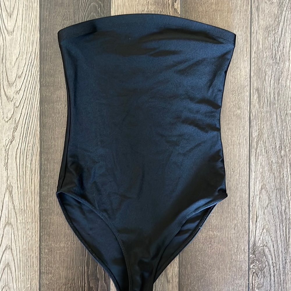 Black bodysuit strapless Piece Forever21